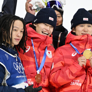 左から7位の平野歩夢、 銅の山田琉聖、金の戸塚優斗（写真：松尾/アフロスポーツ）