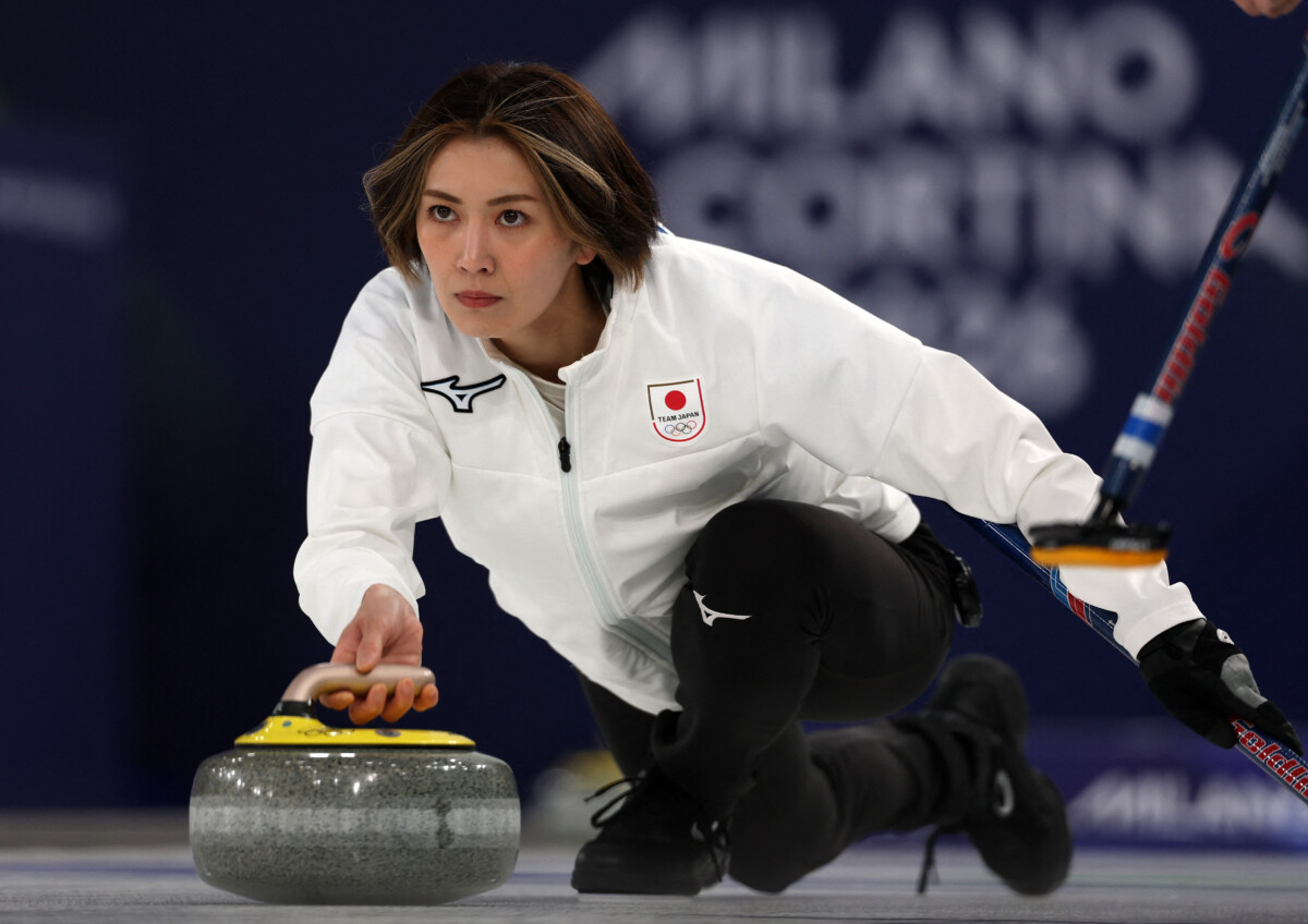 スキップの吉村のショットが冴えて強豪のスイスに逆転勝利の大金星（写真・ロイター/アフロ）