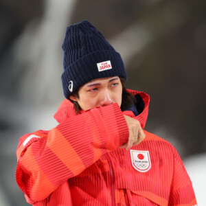 2回目のジャンプに失敗…金メダルを逃しての銀メダルに二階堂は「悔しい」と涙を流した（写真：長田洋平/アフロスポーツ）