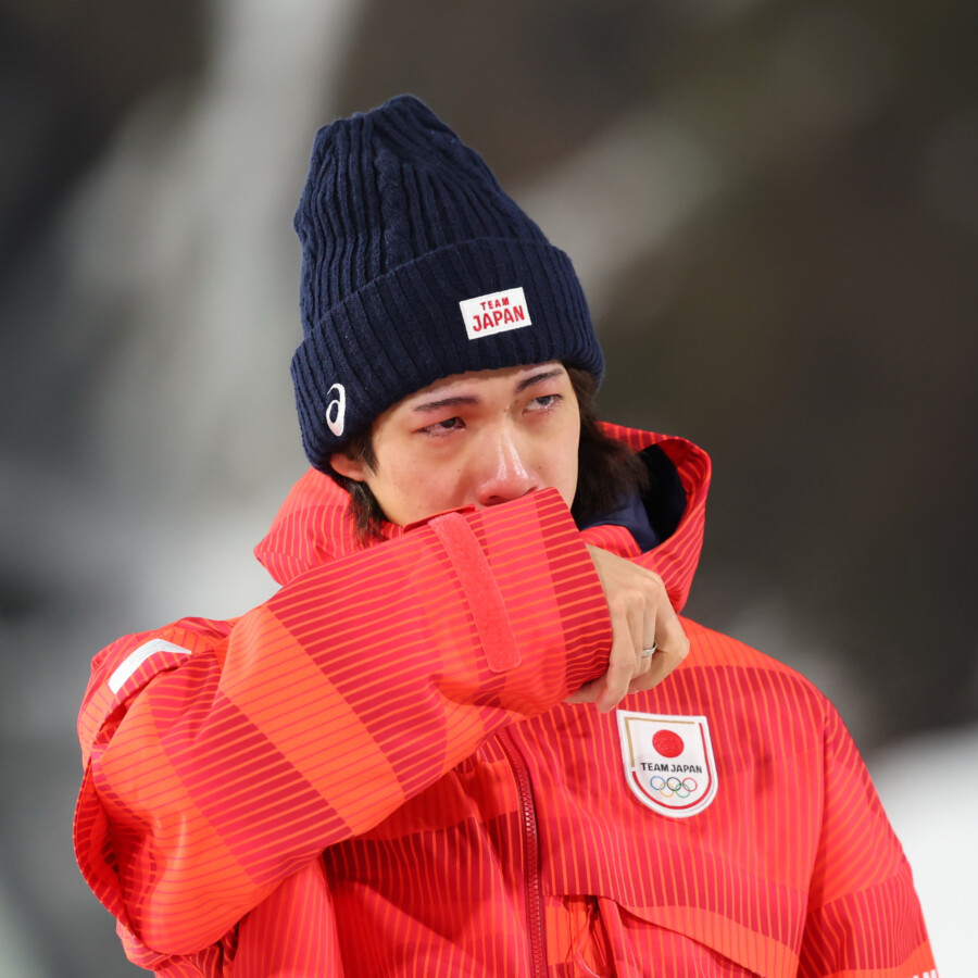 2回目のジャンプに失敗…金メダルを逃しての銀メダルに二階堂は「悔しい」と涙を流した（写真：長田洋平/アフロスポーツ）