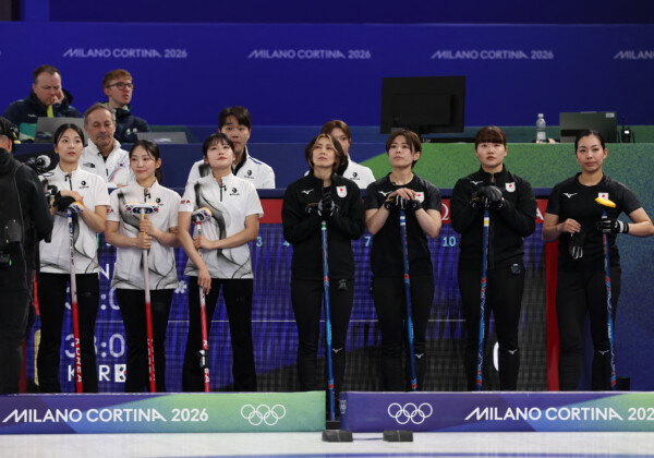 日本が手痛い黒星を喫したカーリングの日韓戦の韓国国内中継で突然日の丸が映し出される放送事故（ 写真：ロイター/アフロ）