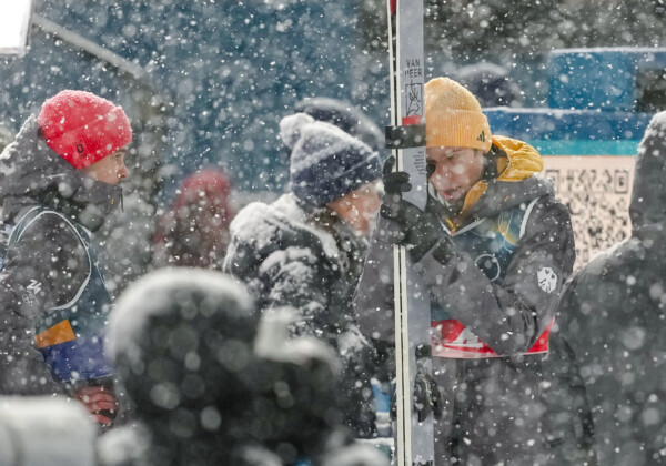 打ちきりが決まった瞬間に悔しさを隠さなかったドイツエースのライムント（右）も「怒っている。続けるべきだった」と声をあげた（写真・AP/アフロ）