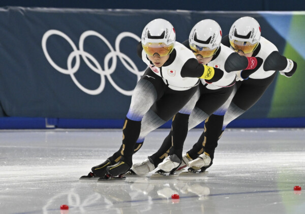 日本が女子団体追い抜きで銅メダルを獲得した（写真：エンリコ/アフロスポーツ）
