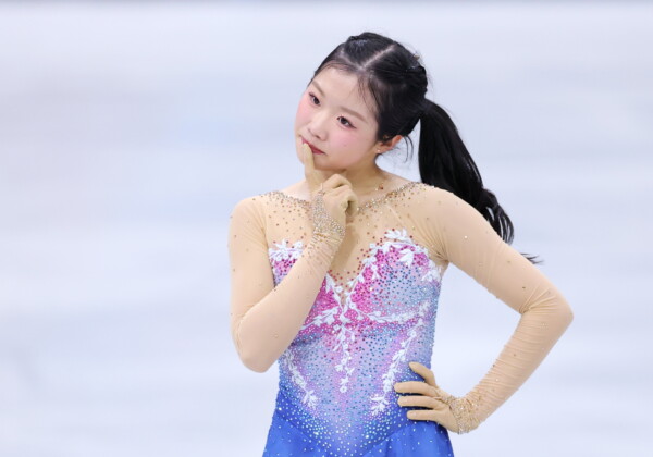 日本フィギュア史上最年少で銅メダル獲得した中井亜美は演技を終えると可愛くクビをひねった（写真：西村尚己/アフロスポーツ）