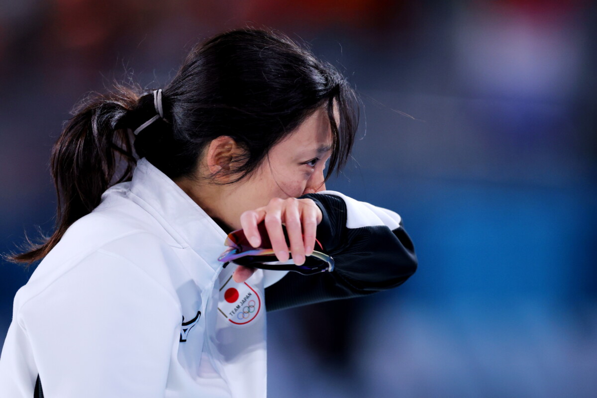勝負の1500mで6位に終わった高木美帆は悔し涙に暮れた（写真：西村尚己/アフロスポーツ）