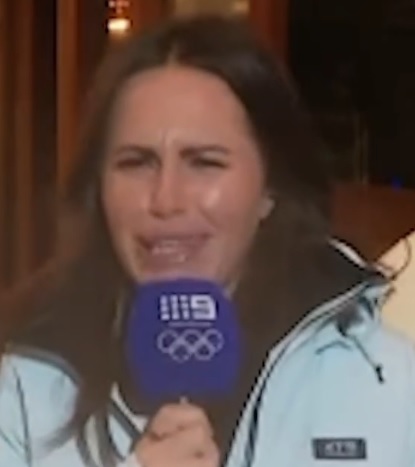 豪州で著名な美人スポーツ記者のメイソン氏が酔っ払って番組出演する“放送事故”を起こす（チャンネル９より）