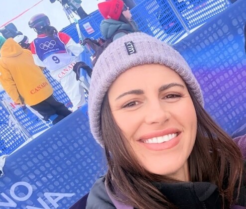 豪州著名美人スポーツ記者の“酔っ払い五輪レポート”が騒動に（ダニカ・メイソン氏公式インスタより）