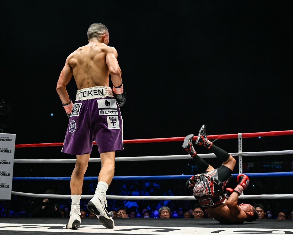 増田がドネアをキャンバスに這わせた（写真・山口裕朗）