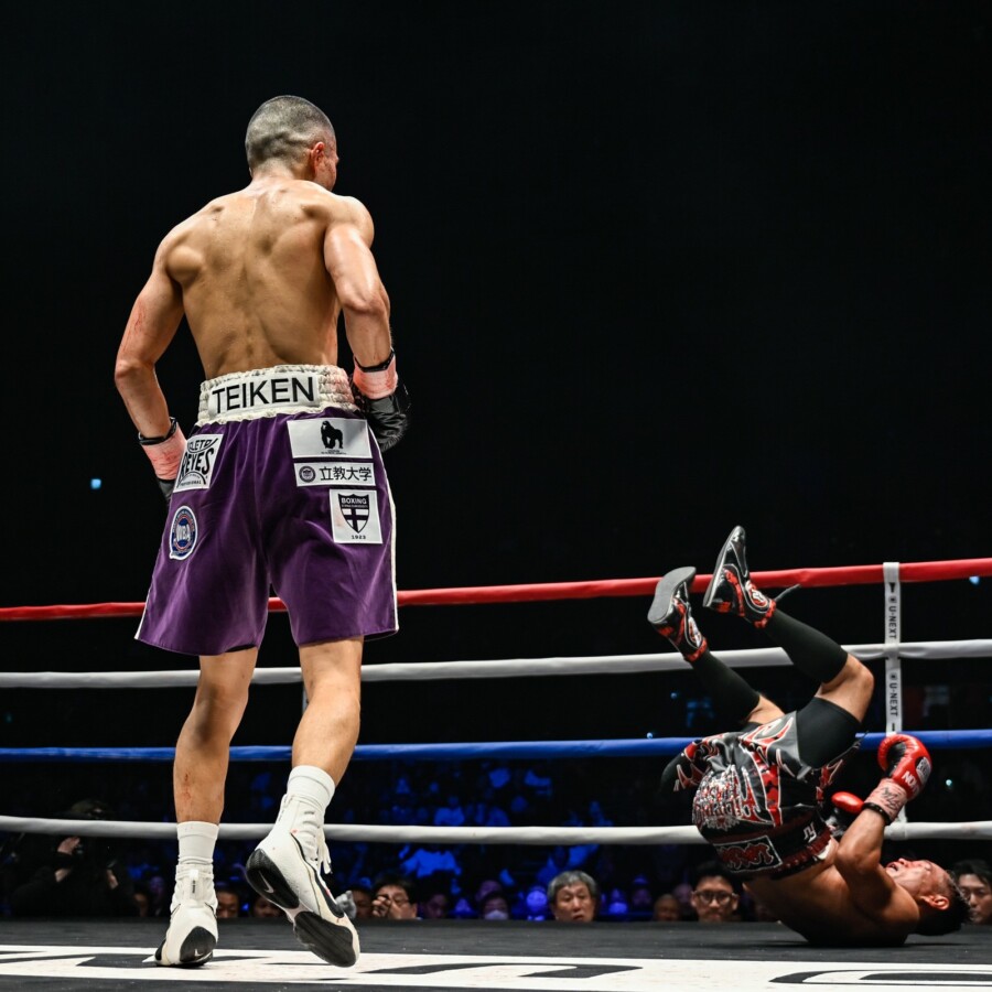 増田がドネアをキャンバスに這わせた(写真・山口裕朗)