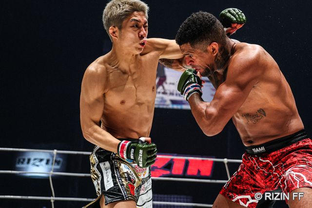 秋元が元ベラトール王者を破る大金星（RIZIN FF)