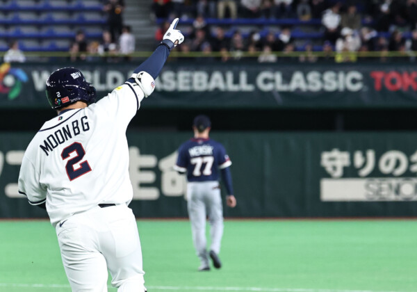 先制2ランを放った韓国のムン・ボギョンだが、9回の"無気力"三振に台湾ファンが激怒（写真：YONHAP NEWS/アフロ）