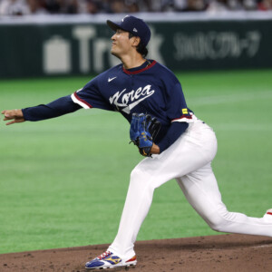 韓国の先発コ・ヨンピョは鈴木に2発、大谷に1発を浴びて撃沈した（写真・ロイター/アフロ）