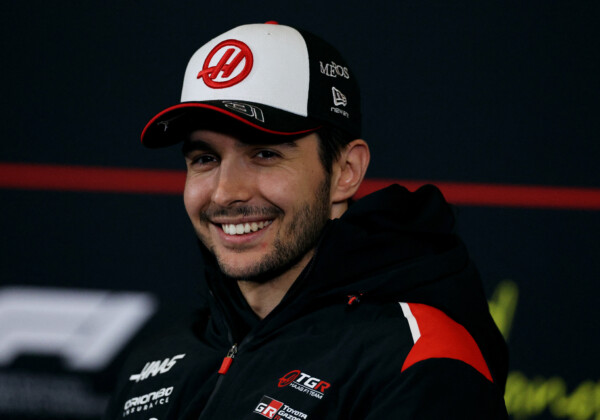 ハースのエステバン・オコンに殺人予告。中国GPの接触事故を受けてSNSによる誹謗中傷がエスカレート（写真・ロイター/アフロ）