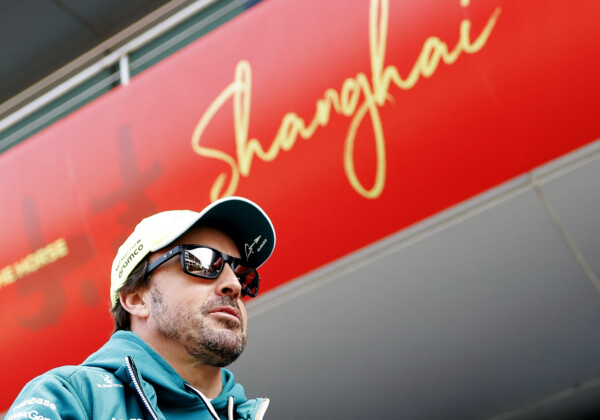 アストンマーティンのアロンソが日本GPのフリー走行1回目に出ない（写真・ロイター/アフロ）