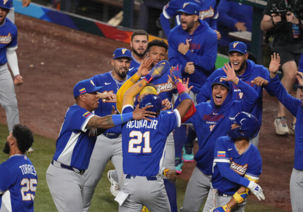 イタリアを破って米国との決勝進出を決めたベネズエラ代表がロッカー内で「ピザを食った！」と大騒ぎして物議を醸す（写真・AP/アフロ）