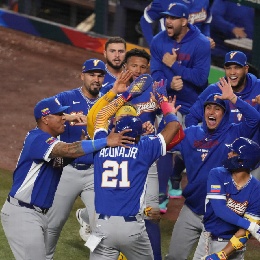 イタリアを破って米国との決勝進出を決めたベネズエラ代表がロッカー内で「ピザを食った！」と大騒ぎして物議を醸す（写真・AP/アフロ）