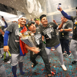 WBCで優勝したベネズエラがロッカーで歓喜のシャンパンファイト（写真・AP/アフロ）
