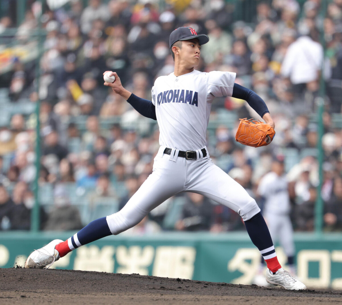 春連覇を狙った横浜の織田翔希が2失点で1回戦で甲子園を去ることになった（写真・スポーツ報知・アフロ）