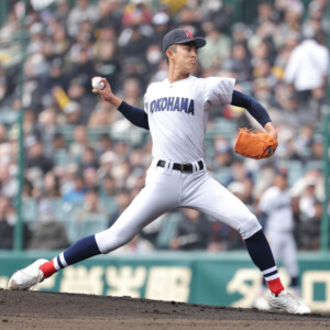 春連覇を狙った横浜の織田翔希が2失点で1回戦で甲子園を去ることになった（写真・スポーツ報知・アフロ）