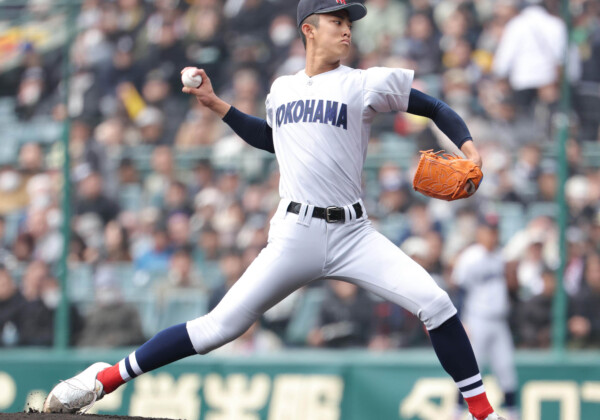 春連覇を狙った横浜の織田翔希が2失点で1回戦で甲子園を去ることになった（写真・スポーツ報知・アフロ）