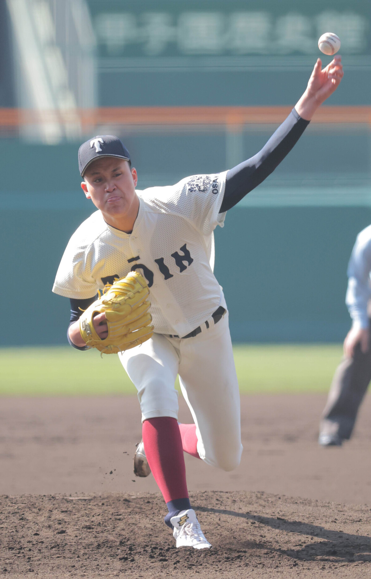 大阪桐蔭の2年生左腕の川本晴大が14奪三振完封をやってのける（写真・スポーツ報知/アフロ）
