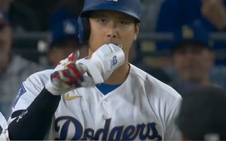 死球を受けた大谷が報復を予告?!(Rob FriedmanのXより)