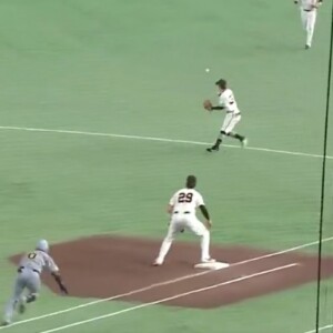 巨人が浦田の"ミス"で2点の勝ち越し縁を許す（DRAMATIC BASEBALL 2026公式Ｘより）