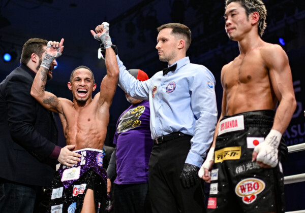 谷口がサンティアゴにダウンを奪われ判定負け（写真・山口裕朗）