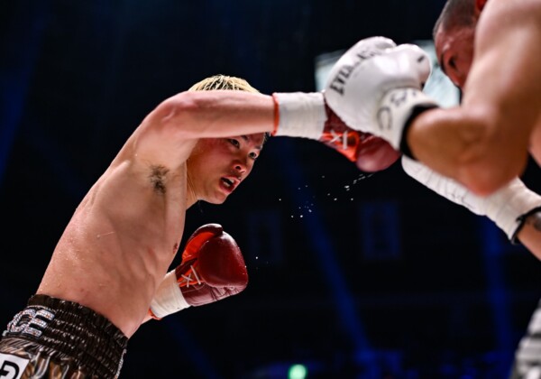 那須川天心が元2階級制覇のメキシコのレジェンドを9回終了後にギブアップさせた（写真・山口裕朗）