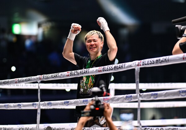 天心がエストラーダをTKOで破る快挙（写真・山口裕朗）