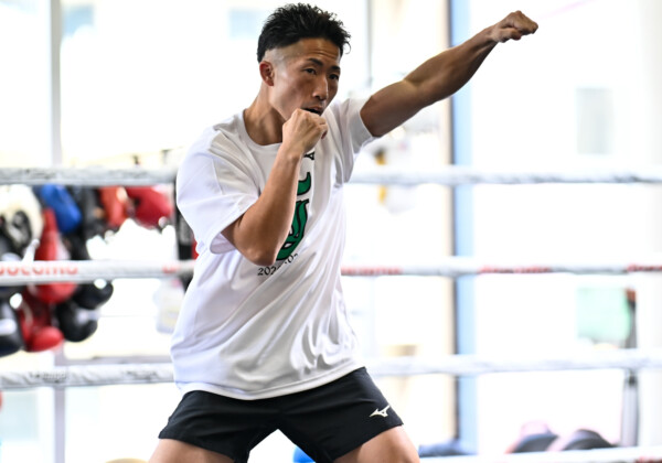 井上拓真が井岡一翔戦に向けての練習を公開した（写真・山口裕朗）