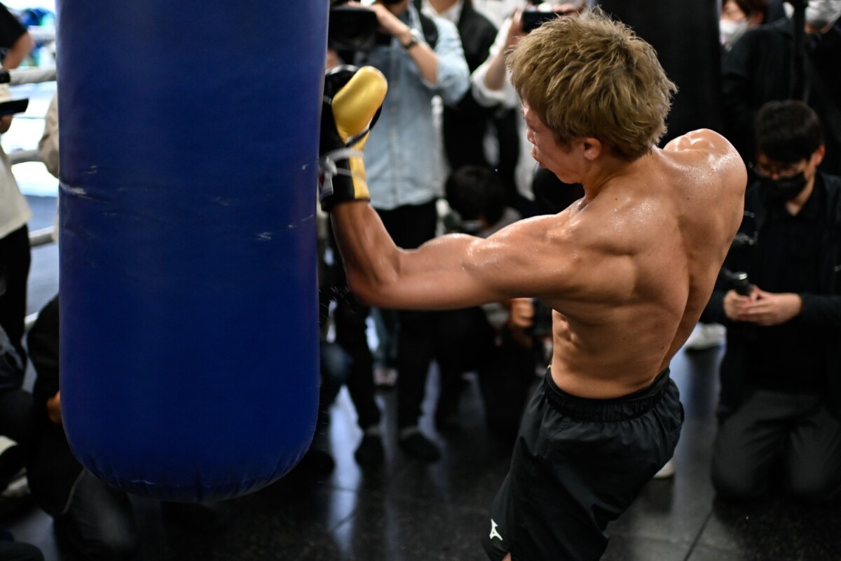 井上尚弥の凄い肉体を中谷陣営は「でかい」（写真・山口裕朗）