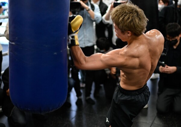 井上尚弥の凄い肉体を中谷陣営は「でかい」（写真・山口裕朗）