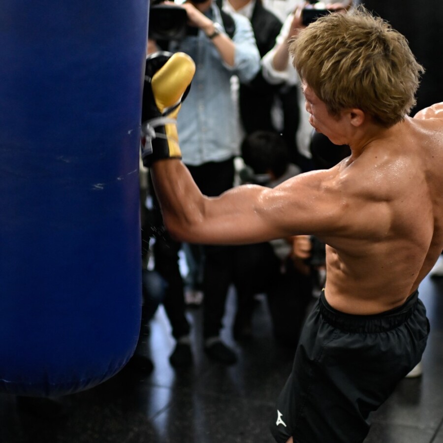井上尚弥の凄い肉体を中谷陣営は「でかい」（写真・山口裕朗）