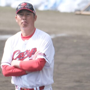 広島の新井監督も小園のミスを問題視した（資料写真・黒田史夫）