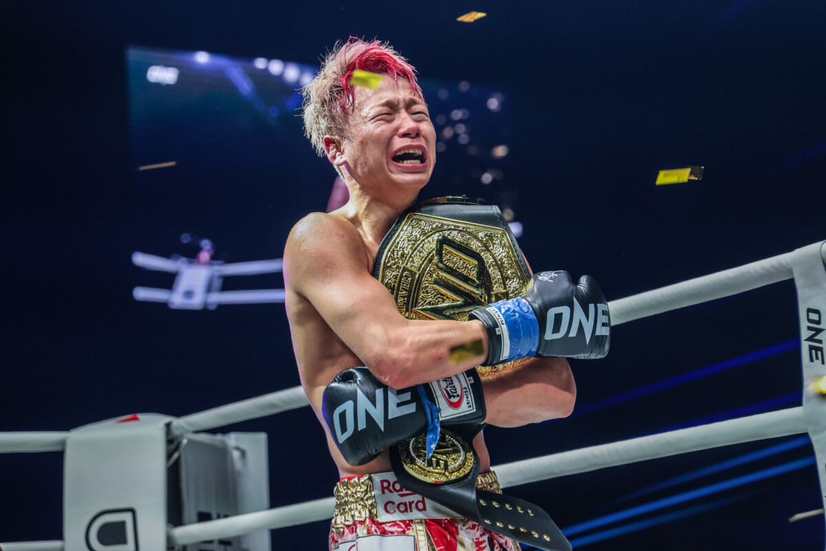 武尊は引退マッチでロッタンを5回TKOで倒してリベンジを果たし号泣した（写真・ONE SAMURAI 1 フライ級キックボクシング暫定世界王者決定戦 ロッタン VS 武尊）