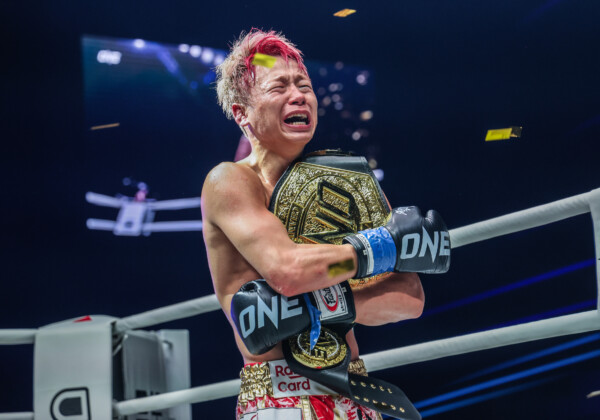 武尊は引退マッチでロッタンを5回TKOで倒してリベンジを果たし号泣した（写真・ONE SAMURAI 1 フライ級キックボクシング暫定世界王者決定戦 ロッタン VS 武尊）