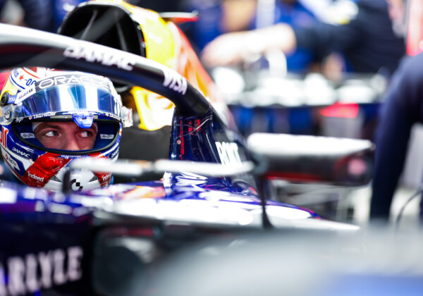 レッドブルのフェルスタッペンの相棒の退団が決定し、今季限り「引退」を示唆しているエースの去就の大きな影響を及ぼしそうだ（Getty Images / Red Bull Content Pool）