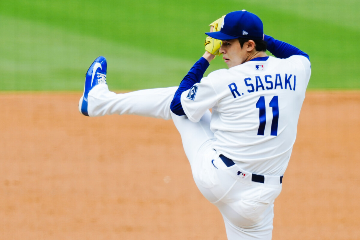 レンジャーズ戦で佐々木朗希の球種が二塁走者に盗まれ打者にサイン伝達していた疑惑が（写真：Creative 2/アフロ）