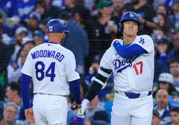 死球を受けた大谷がここまで痛がるのも珍しい（写真：ZUMA Press/アフロ）