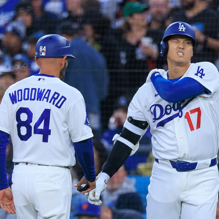 死球を受けた大谷がここまで痛がるのも珍しい（写真：ZUMA Press/アフロ）