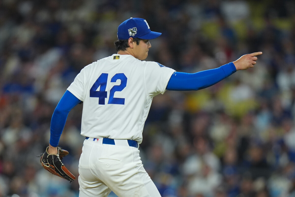 背番号42を着用する「ジャッキー・ロビンソン・デー」で5年ぶりに投手専念した大谷翔平は6回を2安打10奪三振1失点で2勝目（写真・ＡＰ/アフロ）