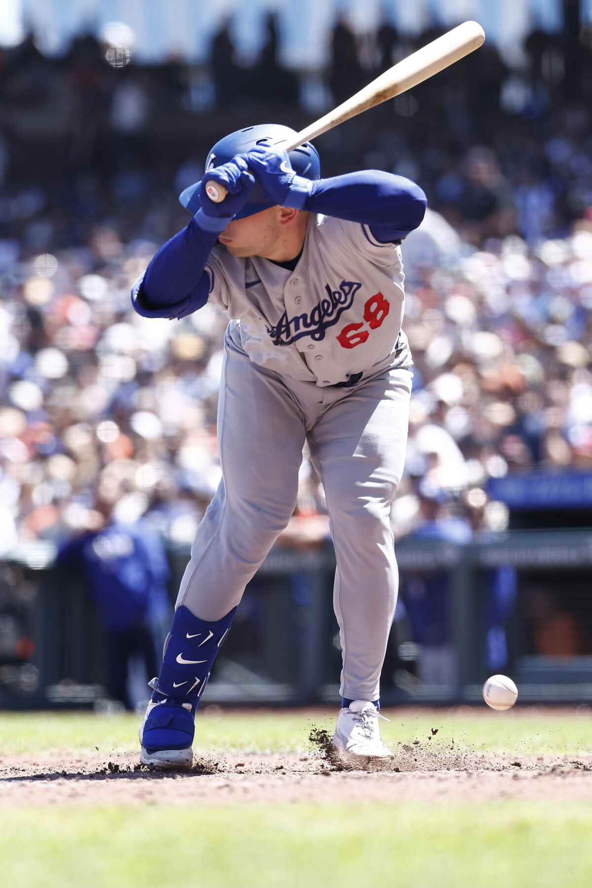 暴言疑惑のドジャースのラッシングがジャイアンツのエースのウェブに報復死球をぶつけられた（写真：Imagn/ロイター/アフロ）