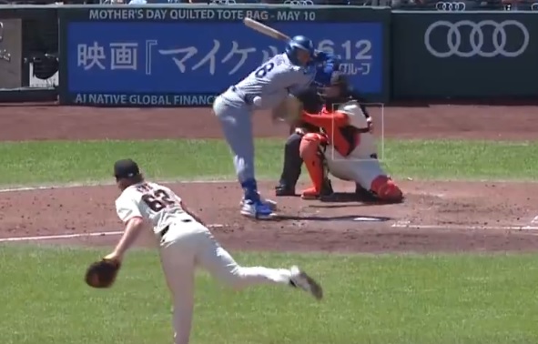 ジャイアンツのウェブがドジャースのラッシングに報復死球をぶつけた（Blake　HarrisのＸより）