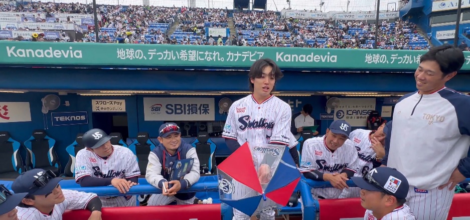 ヤクルトの快進撃を支える勝利の儀式。長岡が豆知識で鼓舞（東京ヤクルトスワローズ公式Ｘより）