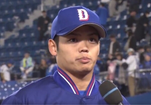 プロ初勝利の中日の根尾昂が井上監督の物マネをしてドラファンを喜ばせた（DAZNベースボールより）