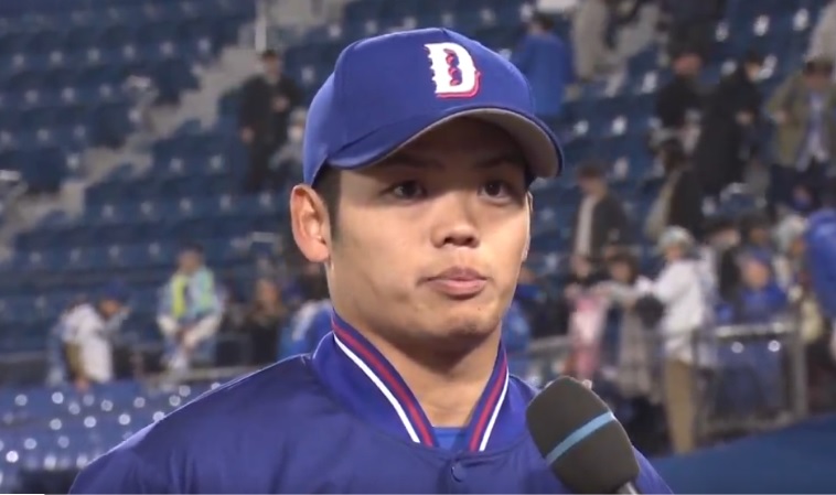 プロ初勝利の中日の根尾昂が井上監督の物マネをしてドラファンを喜ばせた（DAZNベースボールより）