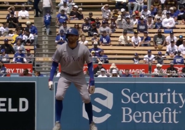 レンジャーズのニモにサイン盗み疑惑？！佐々木のクセか握りかを見破り打者にサインを送る（Michael Bier氏のＸより）