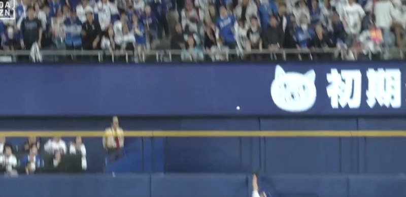 モンテロがバンテリンドームに新設されたホームランウィングに飛び込む2ラン（DAZN Japan BASEBALL公式Ｘより）