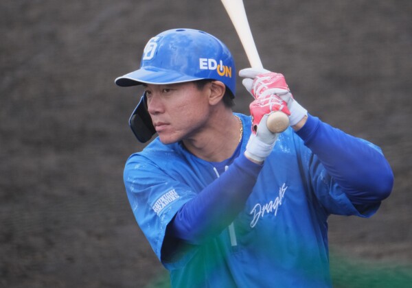 4回二死満塁で大島は代打を送られた（写真・黒田史夫）